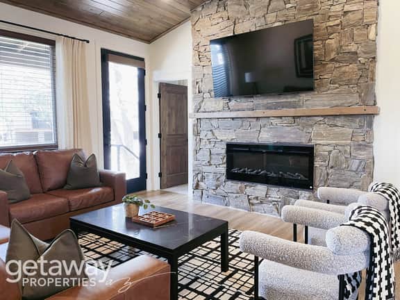 Peaceful Show Low Hideaway w/ Fireplace & Deck