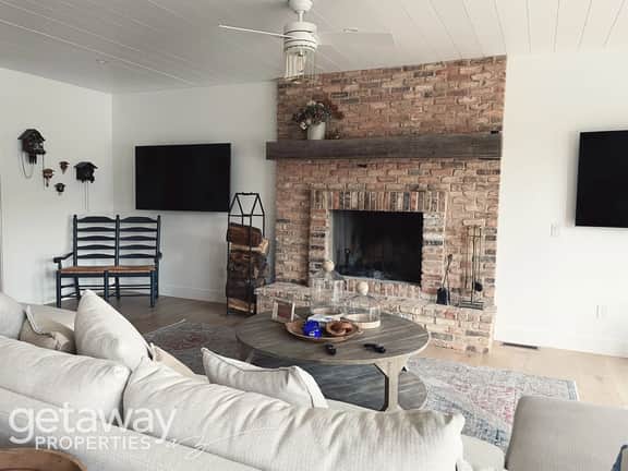 Large Group Getaway | Peaceful Views + Spa Tub