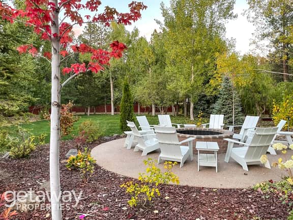 Large Group Getaway | Peaceful Views + Spa Tub