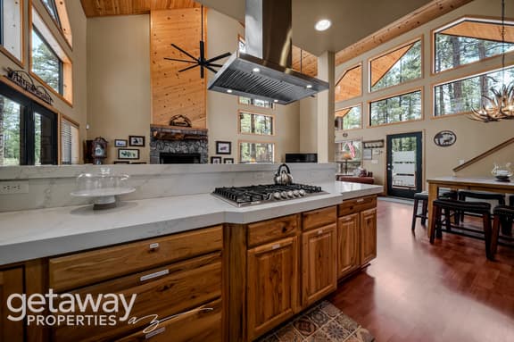 Pool Table | Forest Views | Fireplace | BBQ Deck