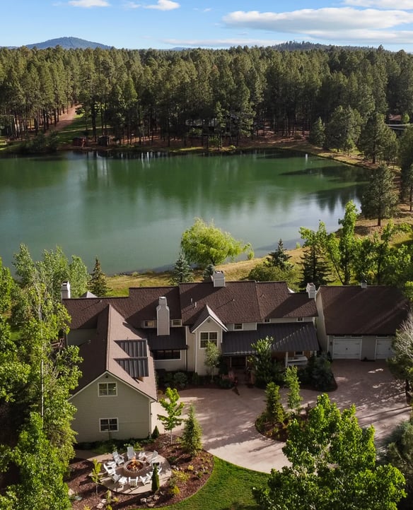 The Willows Lakehouse